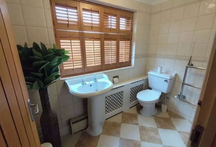 Majatalo Richmond Lane Guest House   Aa Accredited