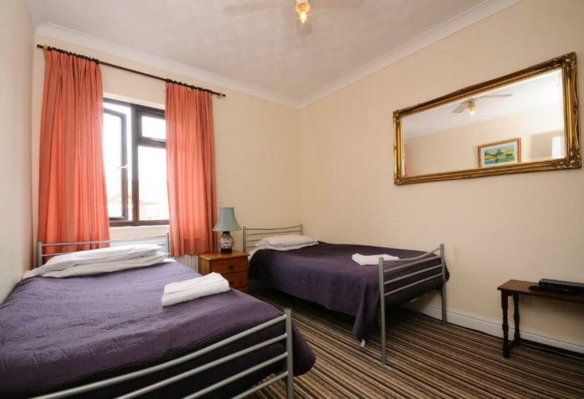 پانسیون The Rathmore