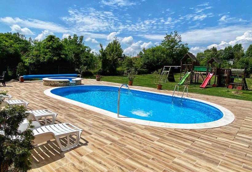 پانسیون Villa Larus