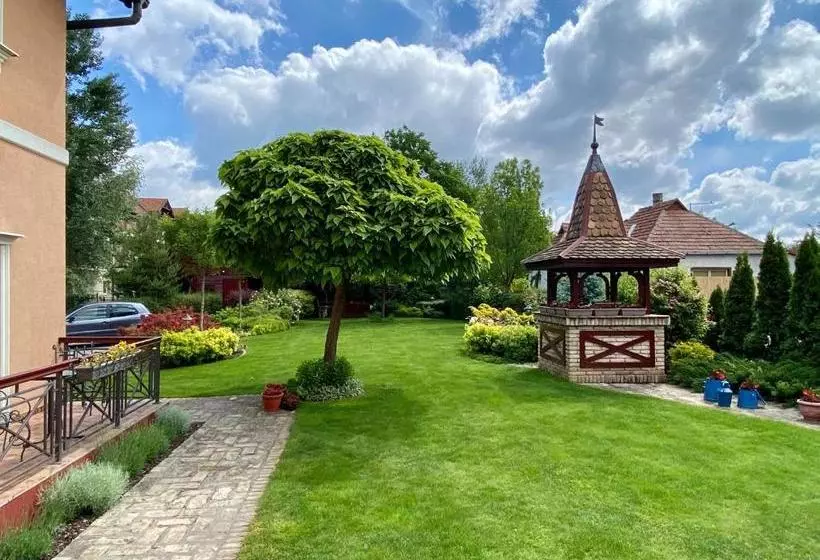 پانسیون Villa Larus