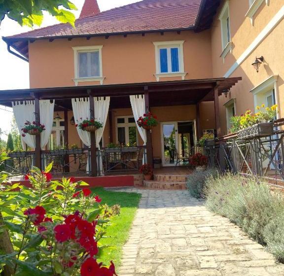 پانسیون Villa Larus