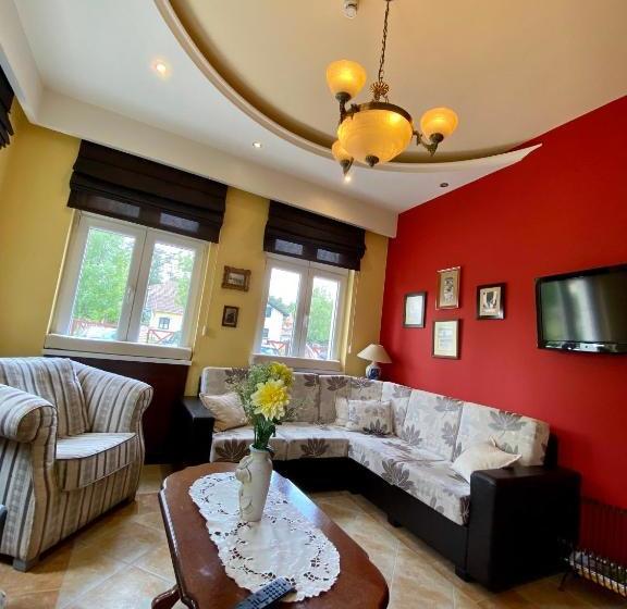 پانسیون Villa Larus