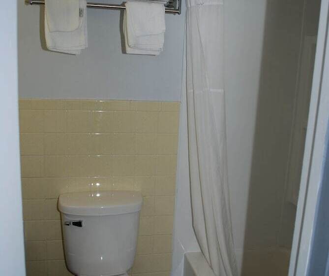 فندق صغير Rodeway Inn