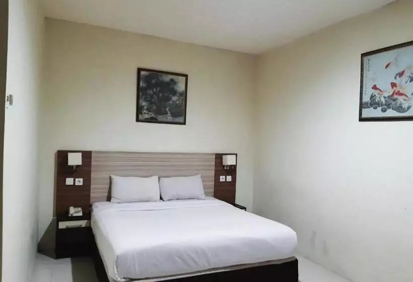 ホテル Agraha Makassar