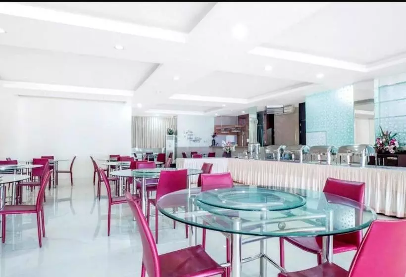 ホテル Agraha Makassar