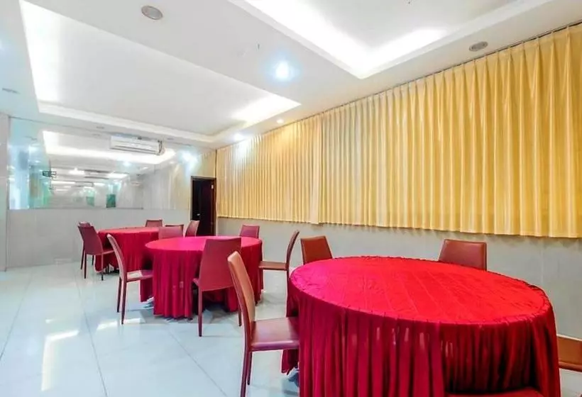 ホテル Agraha Makassar