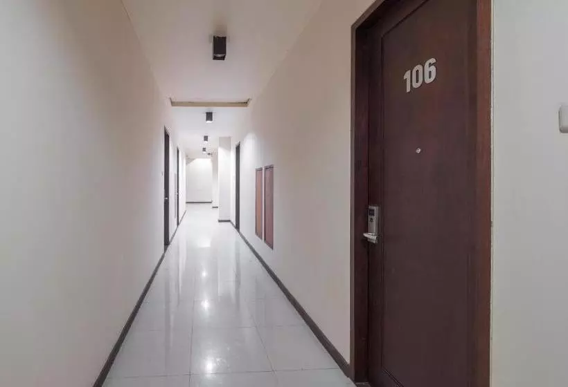 ホテル Agraha Makassar