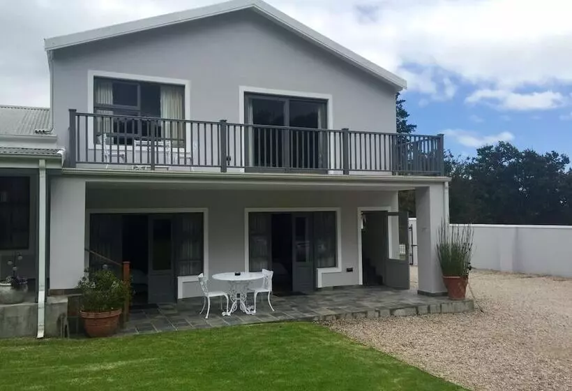 Majatalo Burrough Place