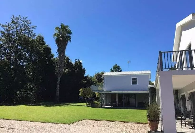 Majatalo Burrough Place