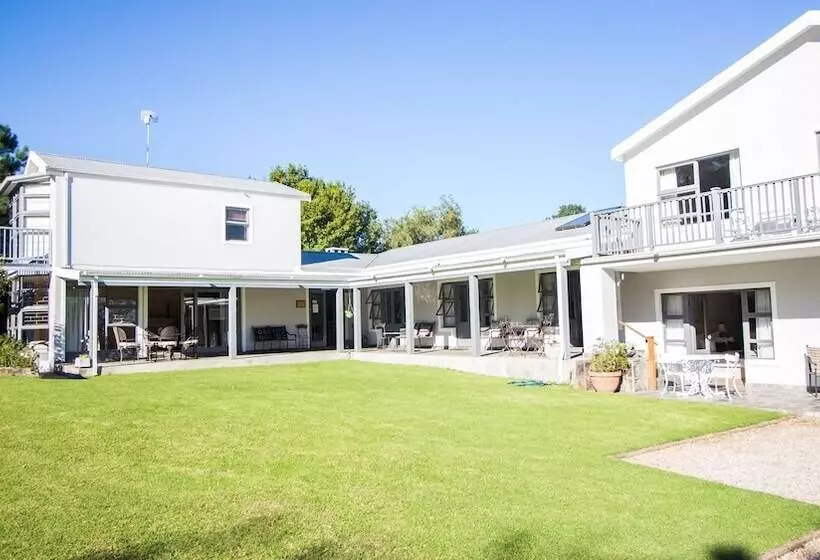 Majatalo Burrough Place