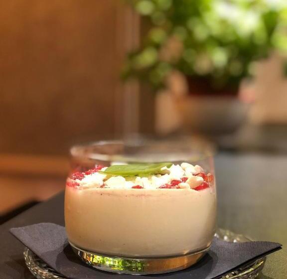 پانسیون Floréal