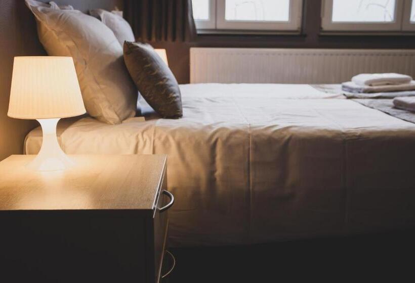 پانسیون Floréal