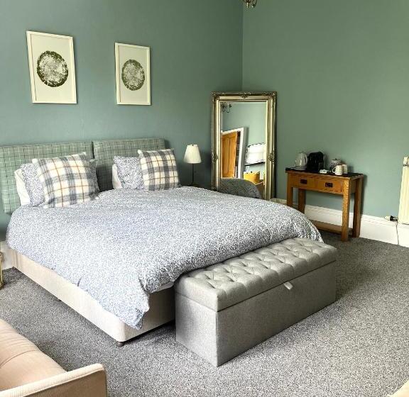 بنسيون Glenaldor House B&b