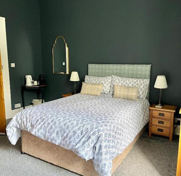 بنسيون Glenaldor House B&b