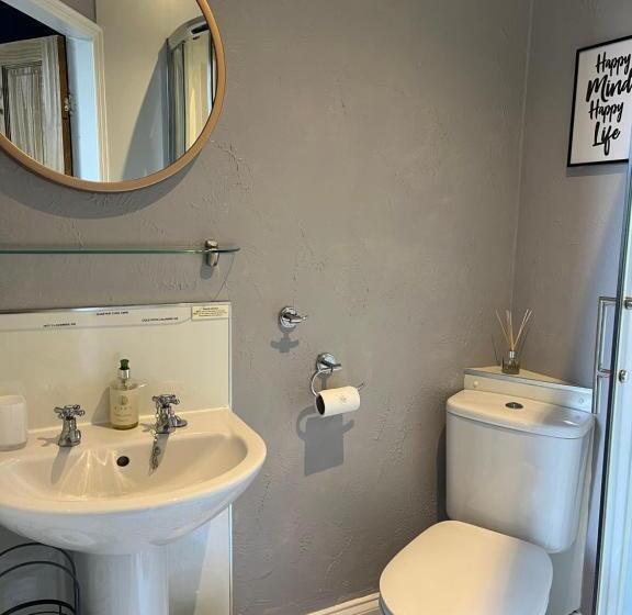 بنسيون Glenaldor House B&b