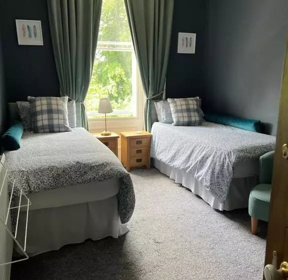 پانسیون Glenaldor House B&b
