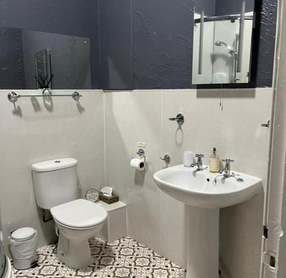 بنسيون Glenaldor House B&b