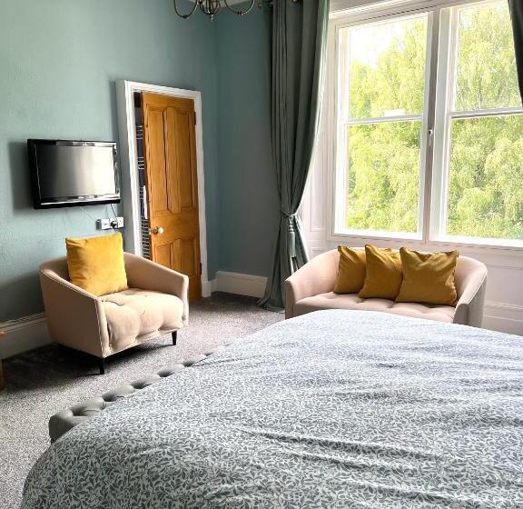 بنسيون Glenaldor House B&b