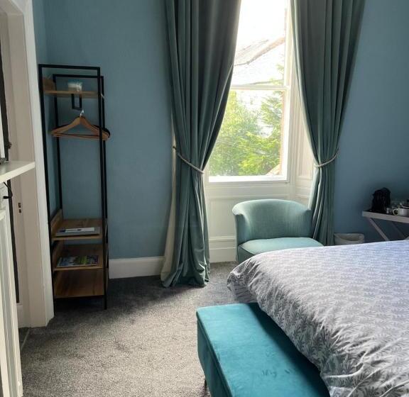 بنسيون Glenaldor House B&b