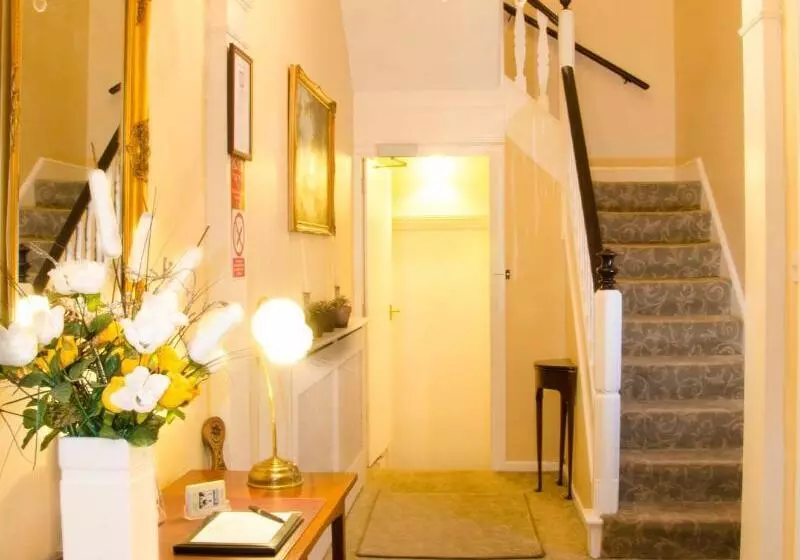 Majatalo Hedley Villa Guest House