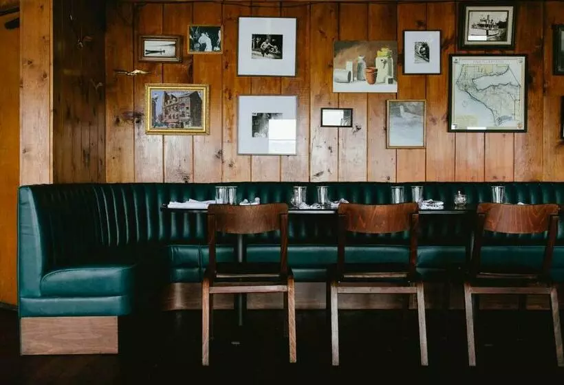 Retkeilymaja Captain Whidbey