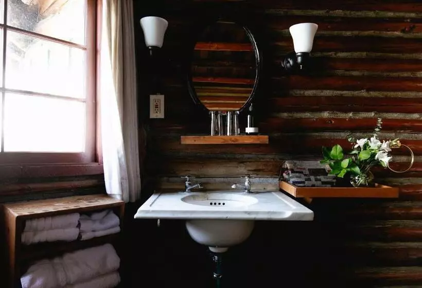 Retkeilymaja Captain Whidbey