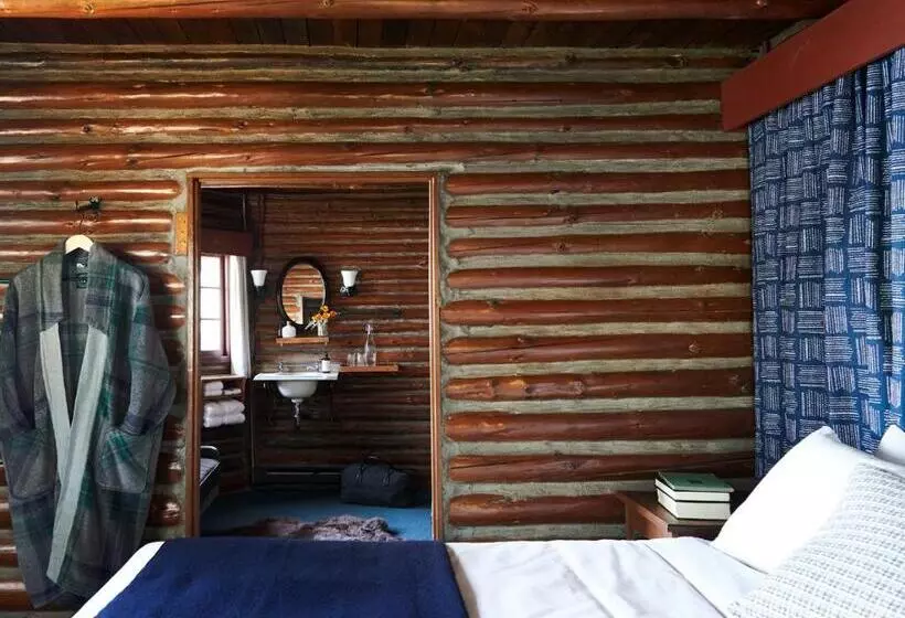 Retkeilymaja Captain Whidbey