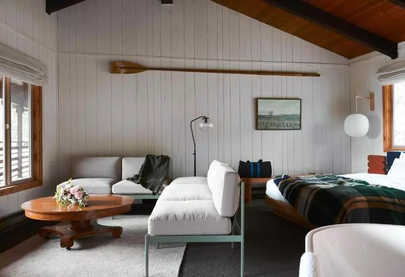 Retkeilymaja Captain Whidbey