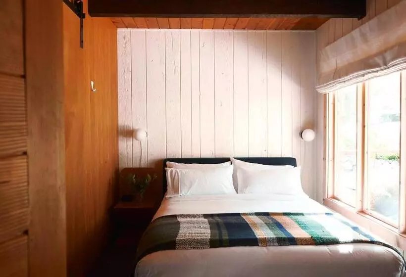 Retkeilymaja Captain Whidbey