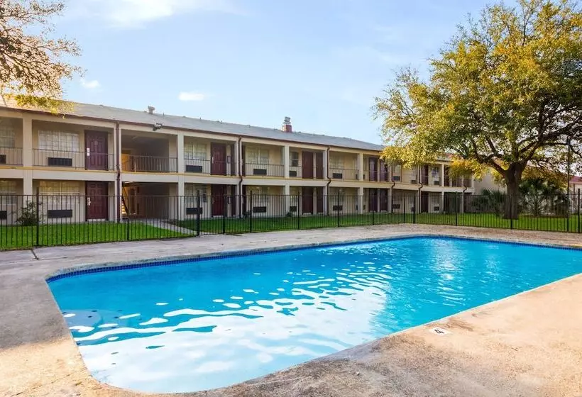 ユースホステル Red Roof Inn Temple