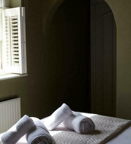 فندق صغير The Lion Inn