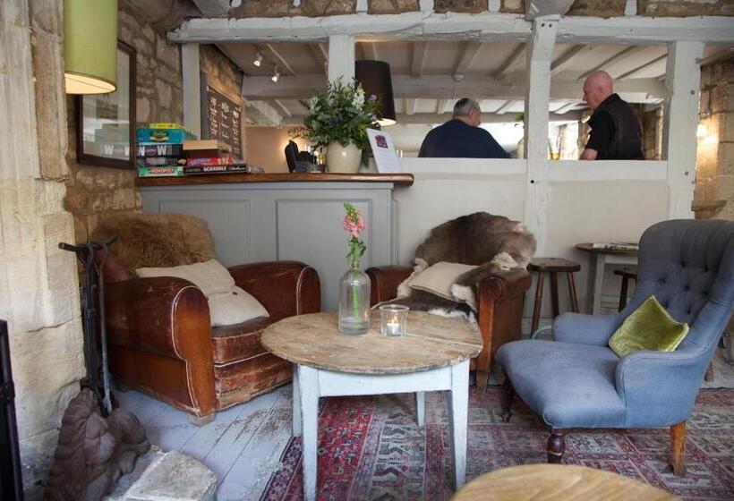 فندق صغير The Lion Inn