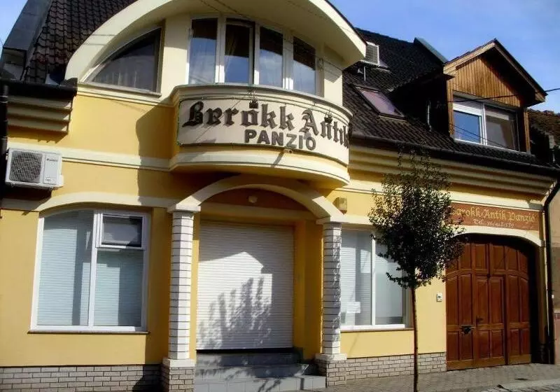 پانسیون Barokk Antik Guest Hause