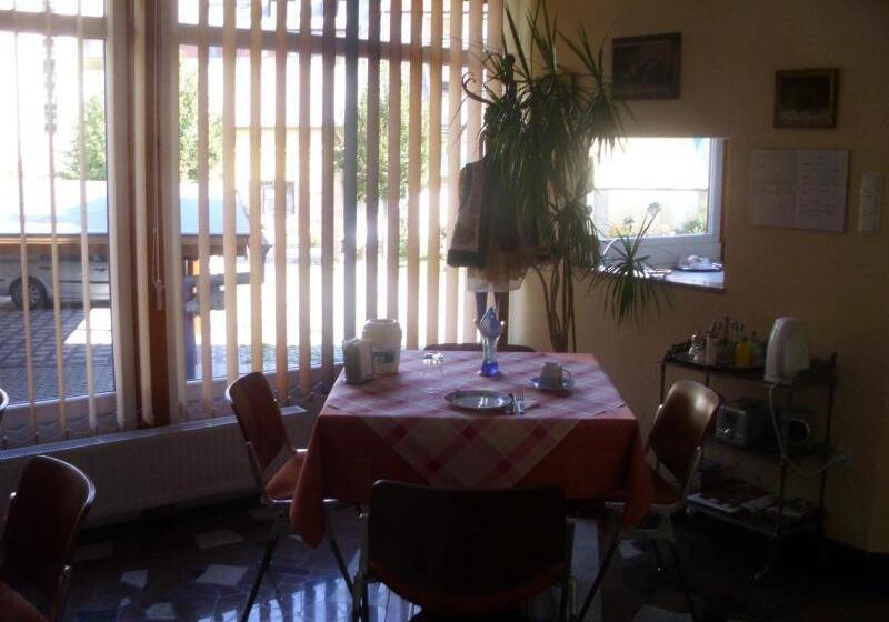 بنسيون Barokk Antik Guest Hause