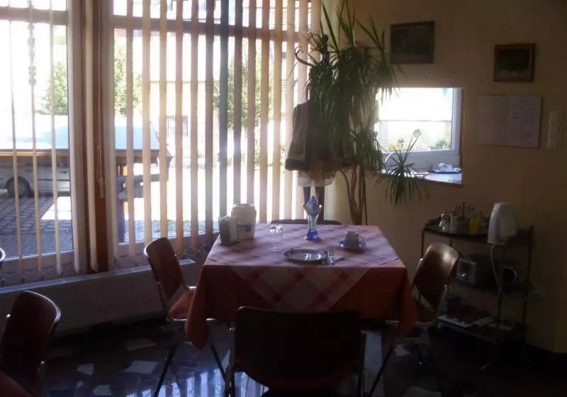 پانسیون Barokk Antik Guest Hause