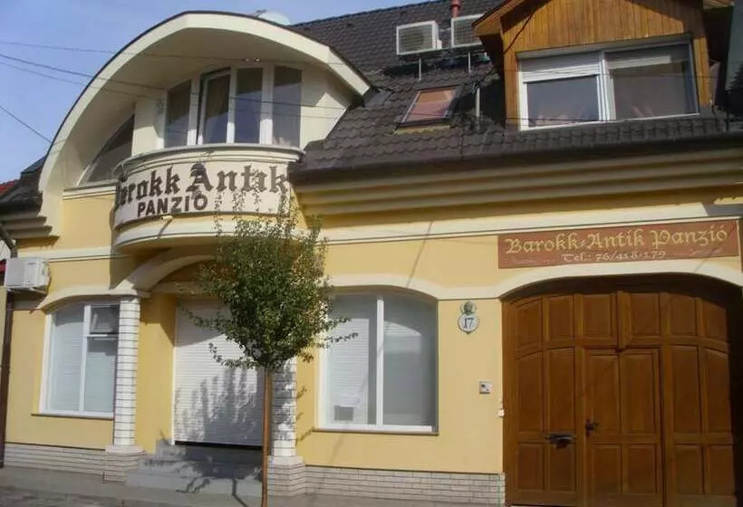 پانسیون Barokk Antik Guest Hause