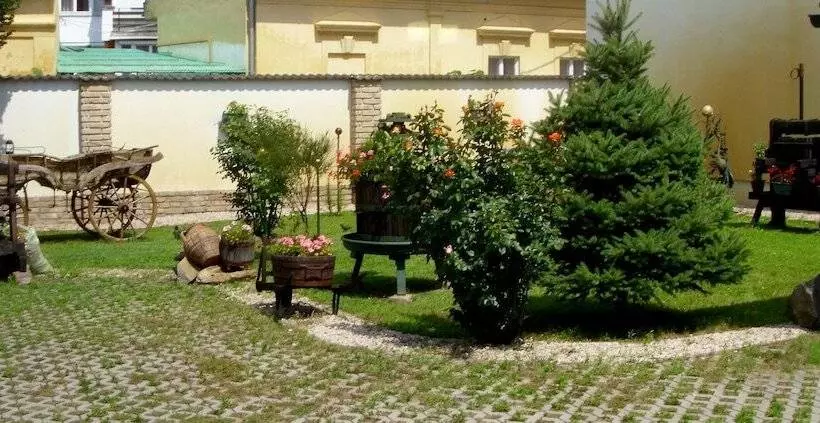 پانسیون Barokk Antik Guest Hause