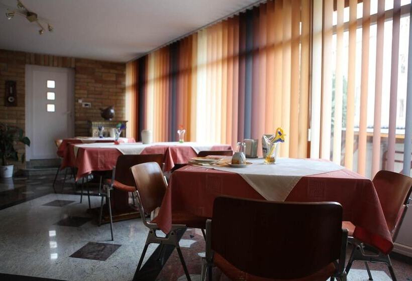 بنسيون Barokk Antik Guest Hause