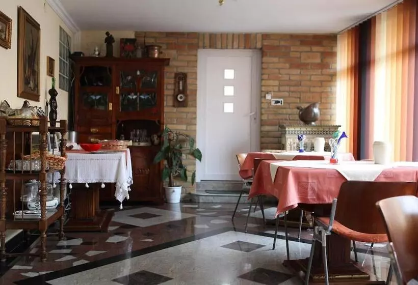پانسیون Barokk Antik Guest Hause
