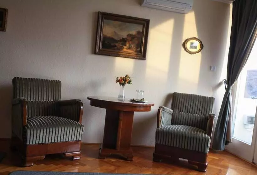 پانسیون Barokk Antik Guest Hause