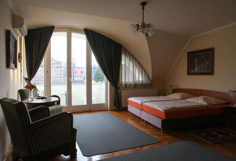 بنسيون Barokk Antik Guest Hause