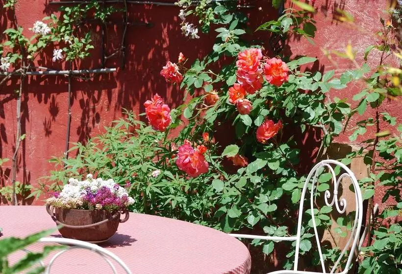 Majatalo Sous Les Canniers