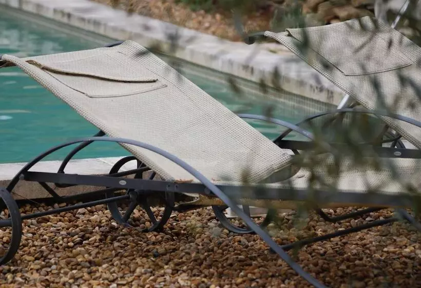 Majatalo Sous Les Canniers