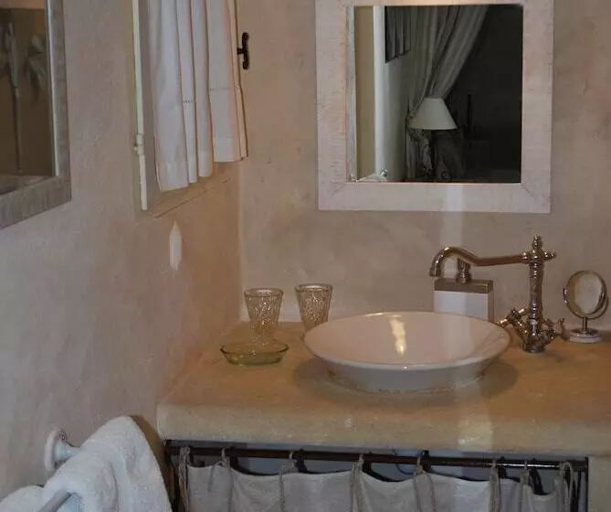 Majatalo Sous Les Canniers