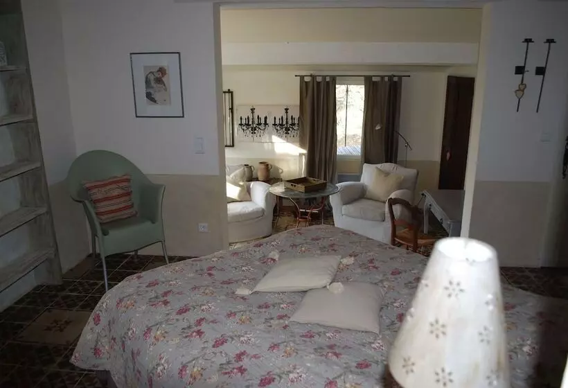 Majatalo Sous Les Canniers