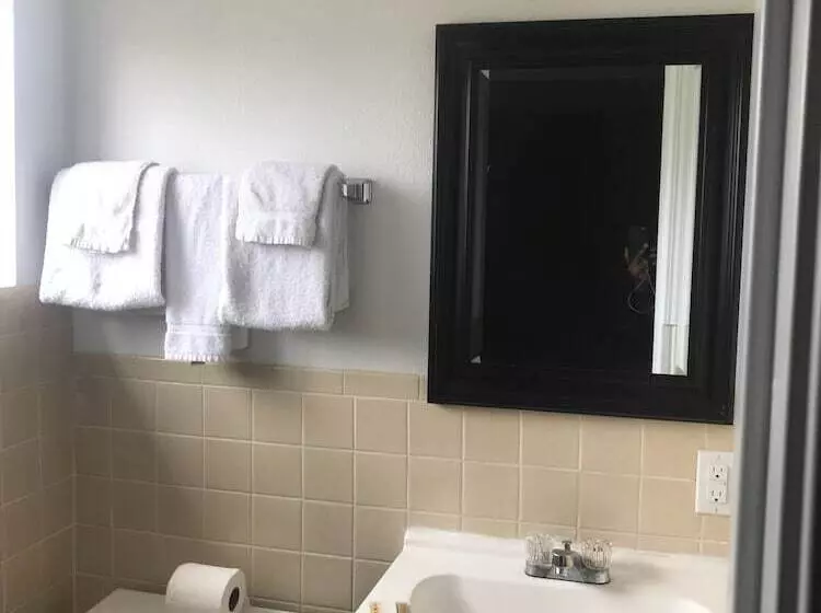 Ventura Beach House Motel