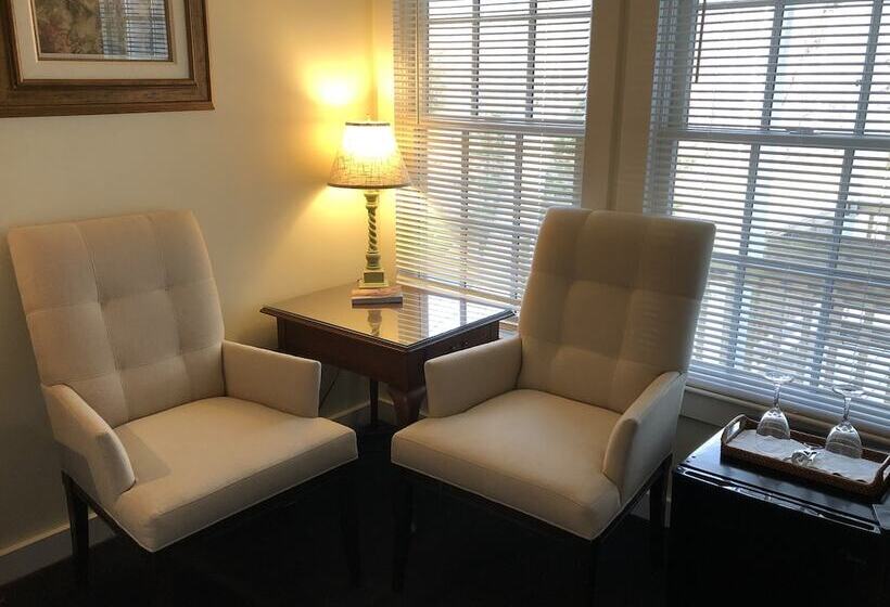 فندق صغير The Inn At Cape Cod