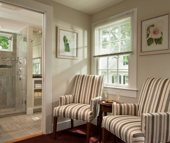 فندق صغير The Inn At Cape Cod