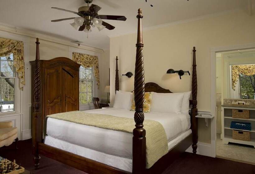 فندق صغير The Inn At Cape Cod