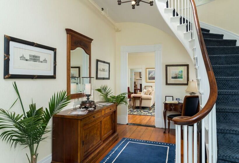 فندق صغير The Inn At Cape Cod